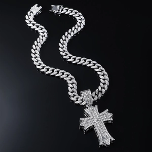 Collana hip hop da uomo con pendente a croce e pietre su catena cubana d'argento spessa