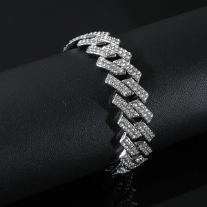 Bracciale cubano da uomo 15mm a doppia fila con strass scintillanti su supporto nero elegante