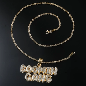 Collier pendentif Boomin Gang avec strass et chaîne torsadée dorée style hip hop