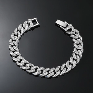 Macro di bracciale cubano hip hop argento con pietre CZ fitte e chiusura a scatto sicura