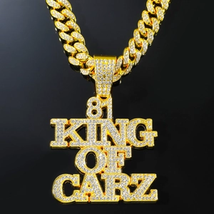Collier pendentif King of Carz 81 avec chaîne à mailles cubaines dorée pour hommes