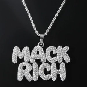 Hip-Hop-Halskette Mack Rich Anhänger mit silberner Kordelkette und weißen Steinen