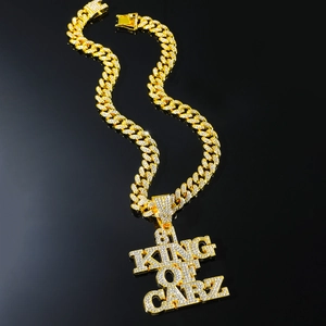 Chaîne cubaine hip hop dorée glacée avec pendentif 81 King of Carz pour hommes