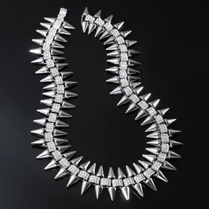 Collier hip hop argenté orné de strass brillants et de pointes style punk pour hommes