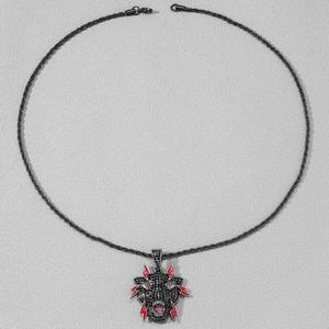 Collier hip hop avec pendentif panthère noire, éclairs rouges et strass brillants de luxe