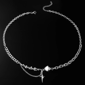 Collier asymétrique en acier titane avec pendentif étoile et perle oeil de chat