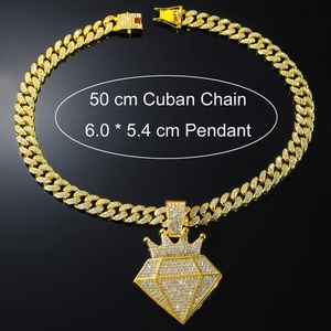 Detail of hip hop crown pendant with cuban chain measuring 6.0 x 5.4 cm and 50 cm