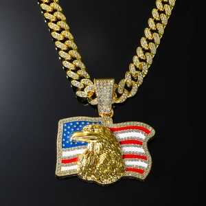 Pendentif aigle avec drapeau USA émail et strass sur grosse chaîne cubaine