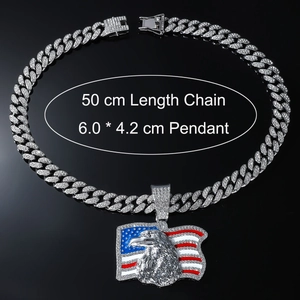 Détail de la chaîne cubaine sertie et pendentif aigle drapeau US avec taille 50cm