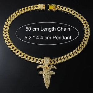 Dettaglio catena cubana dorata da 50 cm con ciondolo a testa di capra stile hip hop