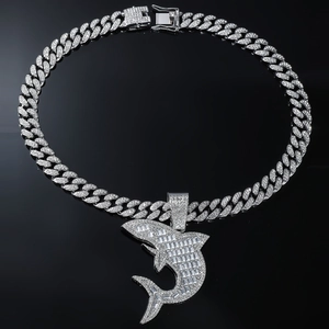 Collier pendentif requin hip hop avec strass brillants sur une chaîne cubaine