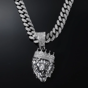 Pendente testa di leone hip hop argento con corona e catena cubana con strass scintillanti