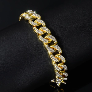 Bracciale a catena cubana dorata da uomo con strass scintillanti su supporto in pelle nera