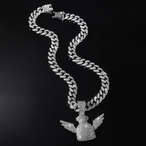Collier hip hop argenté avec pendentif sac d'argent ailé et diamants sur chaîne cubaine