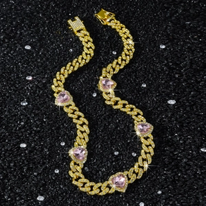 Chaîne cubaine 10mm pour homme en or avec cœurs roses et zircons pavés