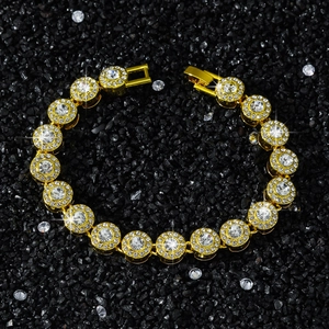 Bracelet tennis de 10mm avec zircons ronds sertis en halo et placage en or brillant