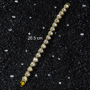 Macro shot of gold heart chain bracelet measuring 20.5cm with sparkling crystals