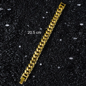 Détail montrant la mesure de 20,5 cm de long de la chaîne gourmette cubaine dorée de 12 mm
