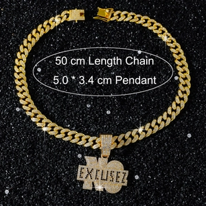 Vue détaillée du pendentif NO EXCUSEZ avec les dimensions de la chaîne cubaine de 50cm