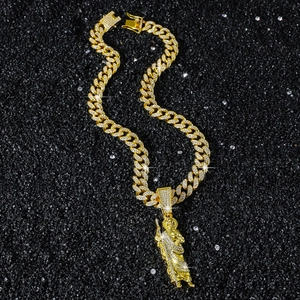 Chaîne cubaine dorée avec pendentif religieux Saint Jude serti de cristaux scintillants