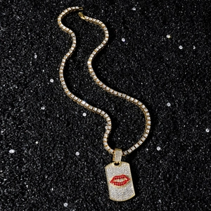 Collier Hip Hop en Alliage de Zinc Avec Pendentif Étiquette Rectangulaire Lèvres Rouges Chaîne Tennis en Strass Bijoux de Mode pour Hommes Femmes