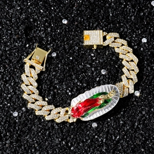 Bracelet cubain doré avec pendentif de la Vierge Marie et zircons brillants incrustés