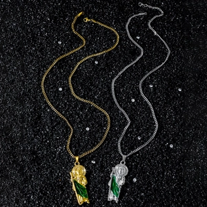 Collana con ciondolo Saint Jude in oro e argento con smalto verde e zirconi cubici