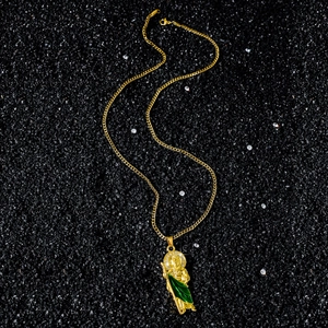 Collana San Giuda Taddeo dorata con smalto verde e pietre di zircone scintillanti