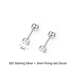 Makro-Detail von 925er Sterling Silber Ohrstecker mit 3mm 4-Klauen Zirkon-Besatz