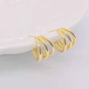 Boucles d'oreilles minimalistes en argent S925 à triple créoles avec finition or polie