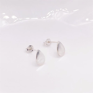 Minimalist S925 sterling silver teardrop stud earrings with brushed matte finish
