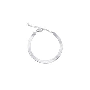 Détail du bracelet chaîne serpent plate en argent avec fermoir mousqueton et extension
