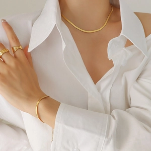 Minimalist S925 sterling silver snake bone chain set with quilted gold ring on model