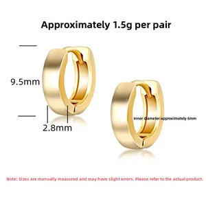 Boucles d'oreilles créoles dorées polies montrant les dimensions 9,5mm x 2,8mm