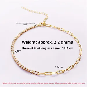 Détail d'un bracelet en argent S925 avec zircons brillants et une chaîne à maillons géométrique