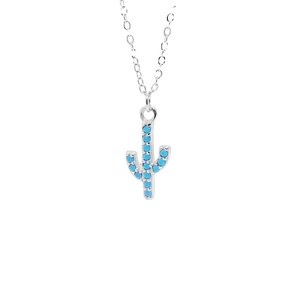Collier avec pendentif cactus en argent S925 et pierres turquoise sur fond blanc