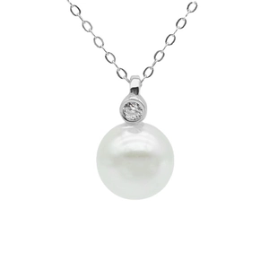 Elegant S925 sterling silver necklace featuring a round white pearl and sparkling diamond