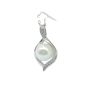 Elegant S925 sterling silver necklace featuring a white pearl and zircon leaf pendant