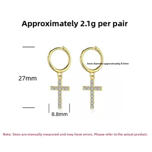 Dimensions détaillées des boucles d'oreilles croix dorées avec zircons, poids 2,1g
