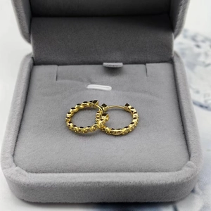 Élégantes créoles torsadées en argent sterling S925 doré avec des diamants scintillants