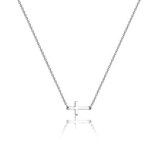 Collier en argent sterling S925 avec pendentif croix horizontale sur fond blanc