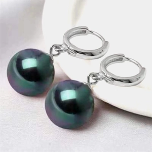 Boucles d'oreilles créoles en argent S925 avec perles de coquillage noires aux reflets paon