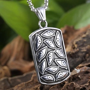 Collana con pendente Evil Eye retrò in acciaio inossidabile con dettagli a rilievo