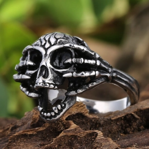 Vintage Gothic 304 Stainless Steel Skull Ring For Men Women Punk Skeleton Hand Ring Polished Biker Jewelry Finger Ring