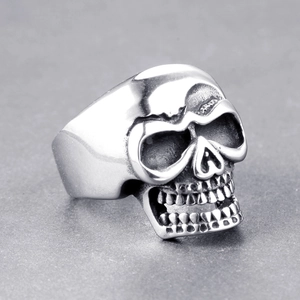 Anello teschio gotico da uomo in acciaio inossidabile vintage con design punk curato