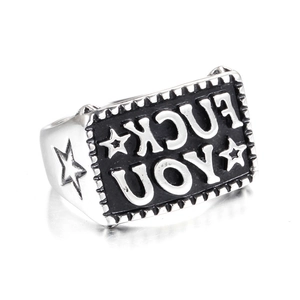 Bague punk en acier inoxydable argenté avec texte Fuck You et étoiles sur fond noir