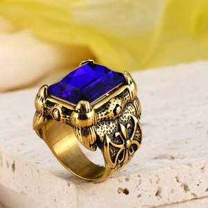Anillo vintage de hombre en acero de titanio con piedra azul rectangular y oro