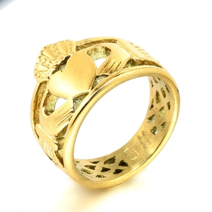 Bague Claddagh classique en acier inoxydable doré avec cœur couronne et mains