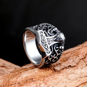 Bague Viking Mjölnir vintage en acier inoxydable avec gravure nordique sur bois