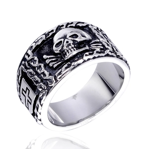 Bague motard en acier inoxydable avec crâne et os croisés au fini argenté vieilli